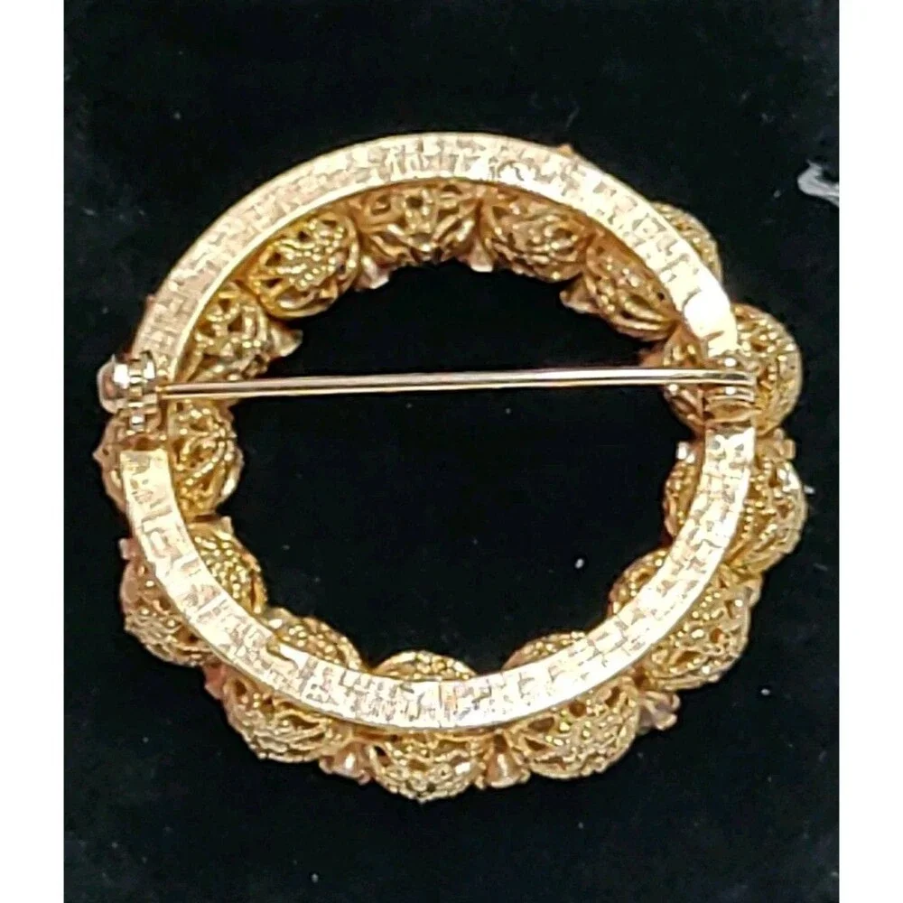 CK Gems Green And Gold Tone Filagree Wreath Brooch 1.75